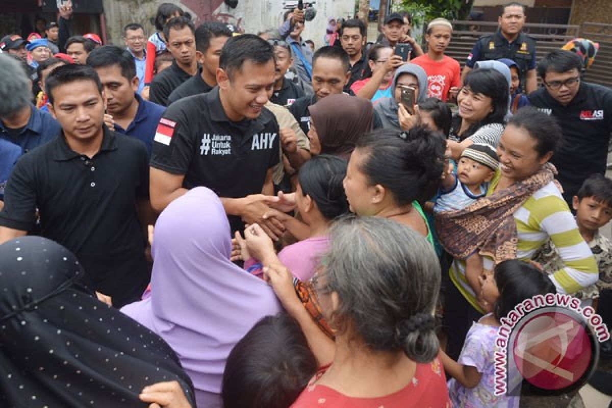 Agus Yudhoyono katakan programnya lebih tulus dan realistis