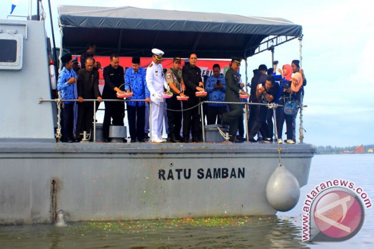 Tabur Bunga Peringati Hari Pahlawan