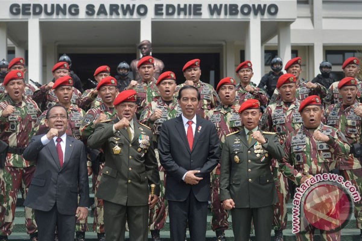 Presiden Jokowi sambangi markas Paskhas dan secapa AD