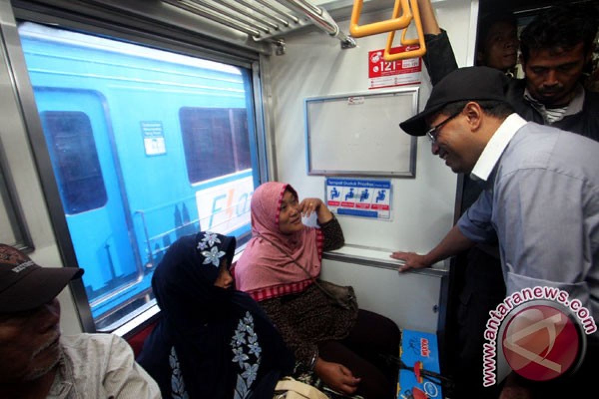 Rangkaian KRL Tangerang-Duri ditambah jadi 12 gerbong