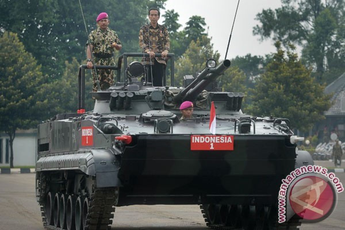 President Jokowi reaches out to ulemas, security officers in political safari
