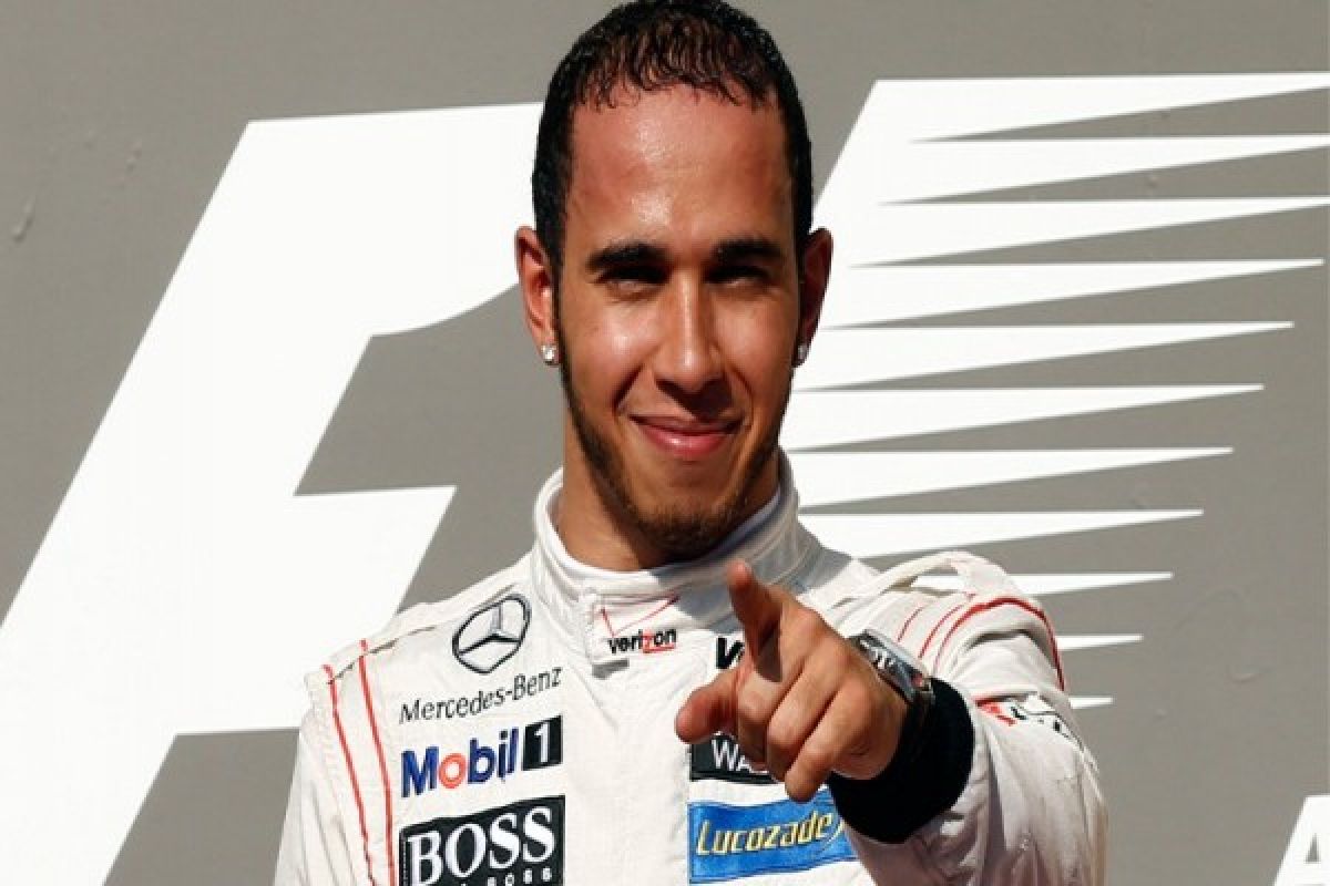 Balap mobil, Lewis Hamilton memuncaki sesi latihan kedua