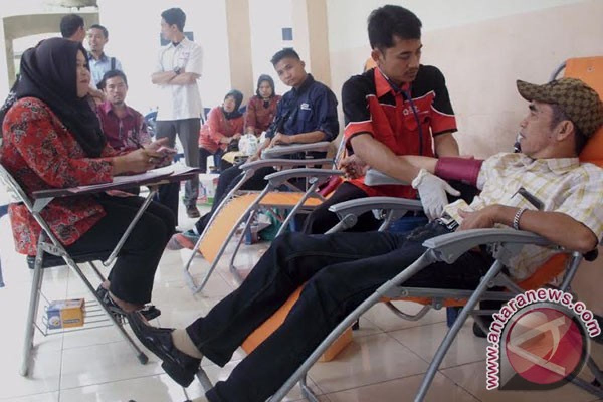 PMI: Kebutuhan darah 10-15 kantong per hari