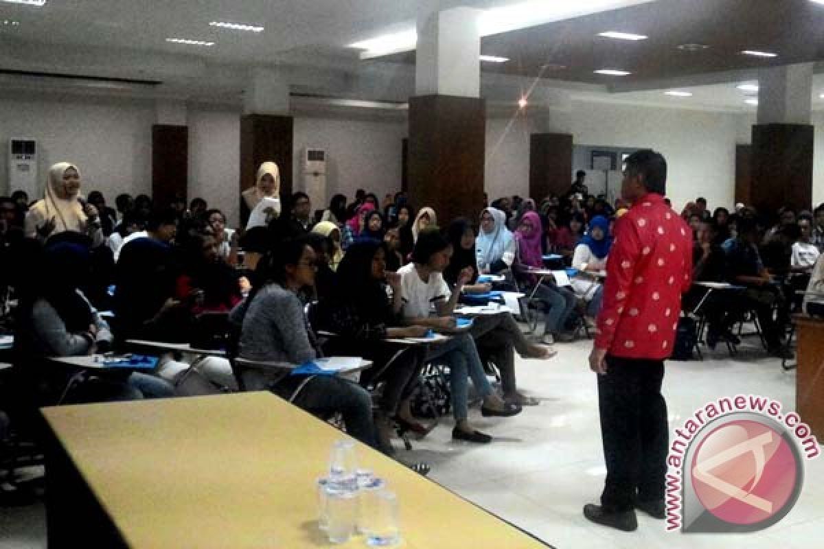 Siswa se-Makassar ikuti seminar entrepreneurship STIE Nobel