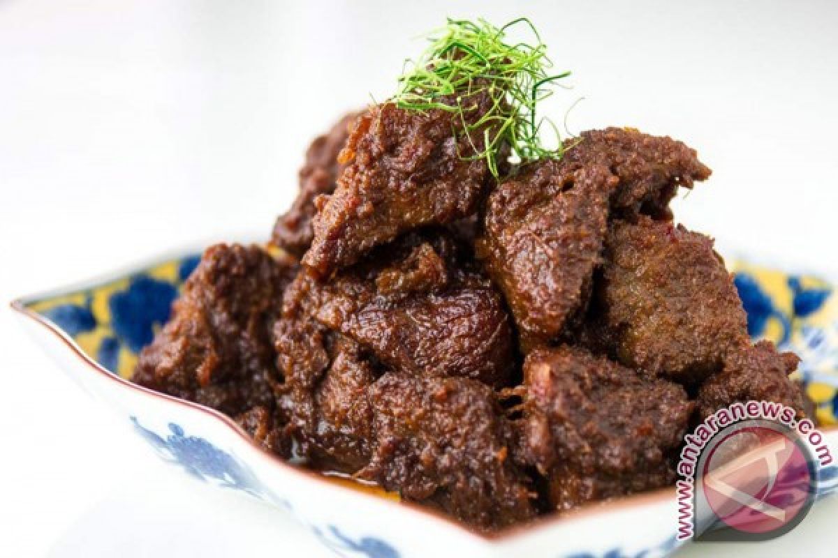 Masakan Padang Andalan Indonesia di Festival Laos