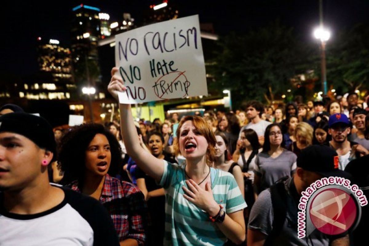 Unjukrasa Anti Trump di Porland Diwarnai Tembakan