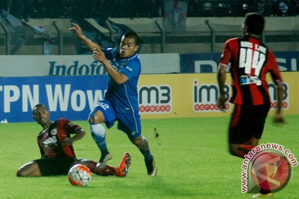 Persib kalahkan Persipura 2-0