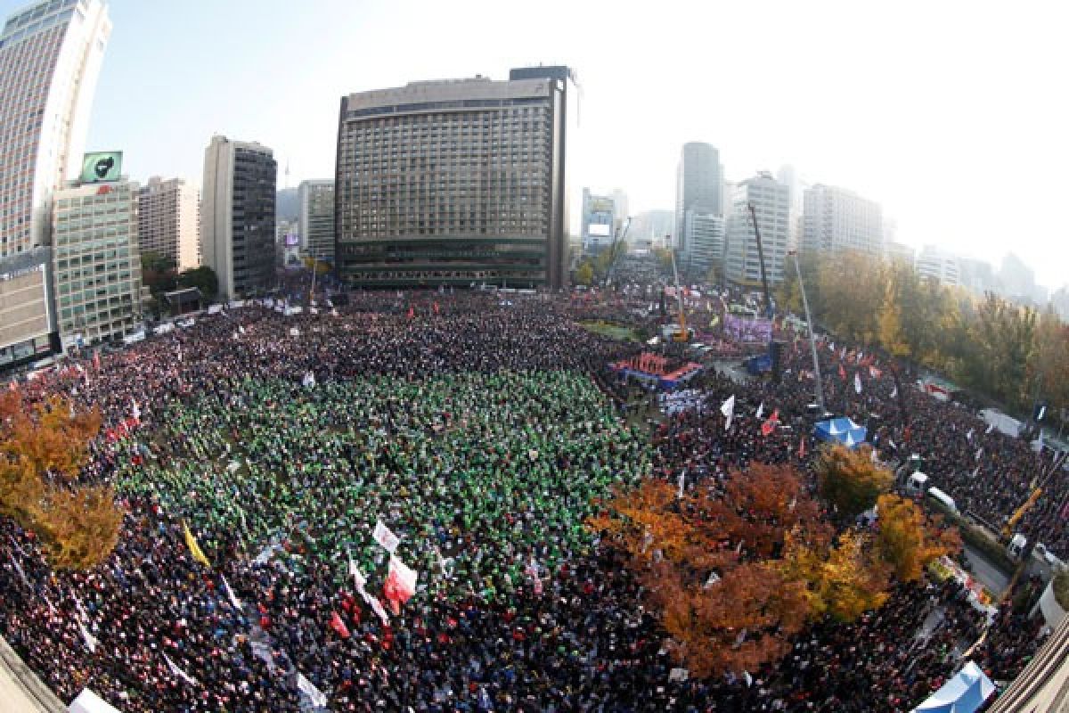 Puluhan ribu demonstran tuntut pengunduran diri Presiden Korsel