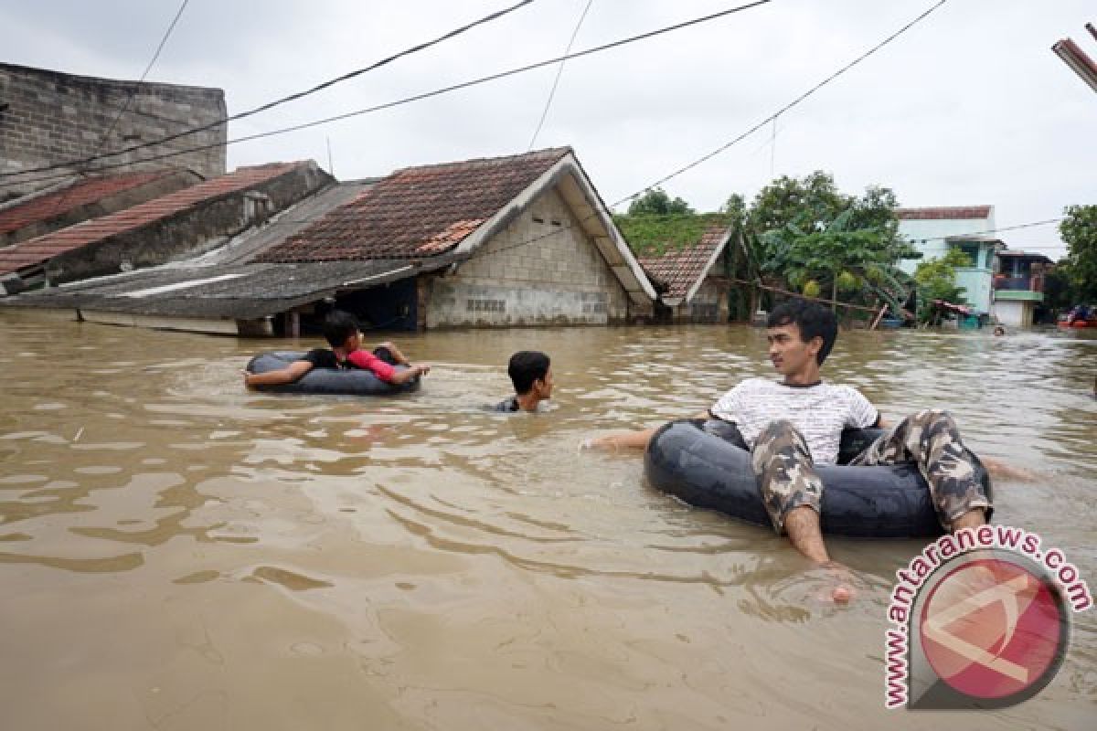 BPBD Tangerang siapkan 28 perahu karet untuk evakuasi korban banjir