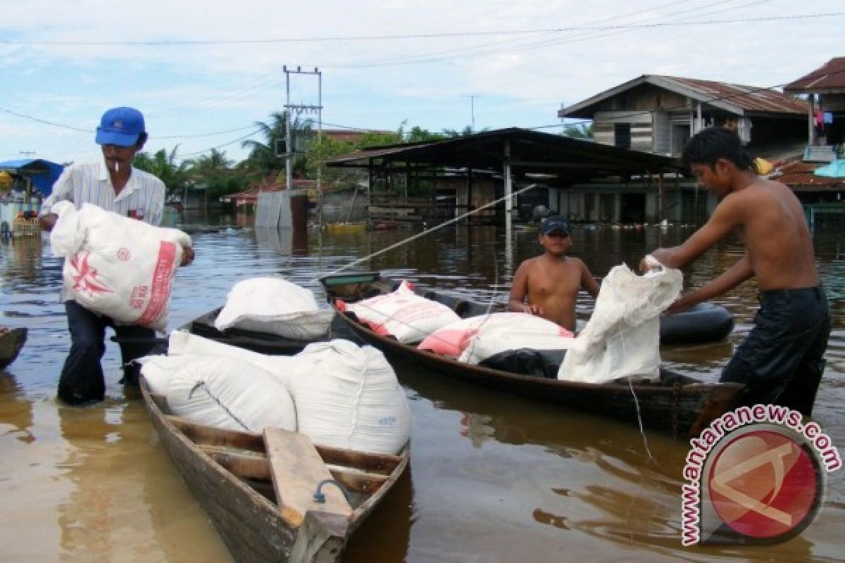 Floods submerge 700 houses in Rokan Hulu, Riau