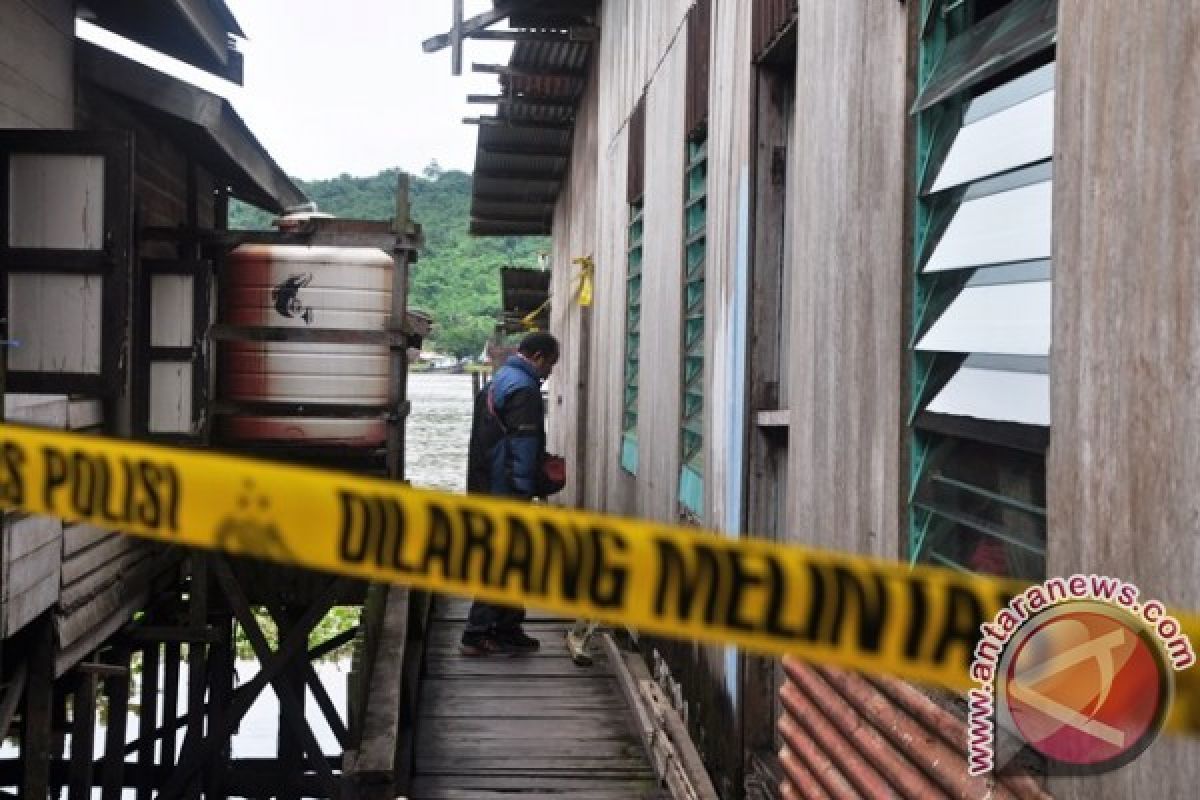 Polisi Temukan Panah di Rumah Pelaku Bom