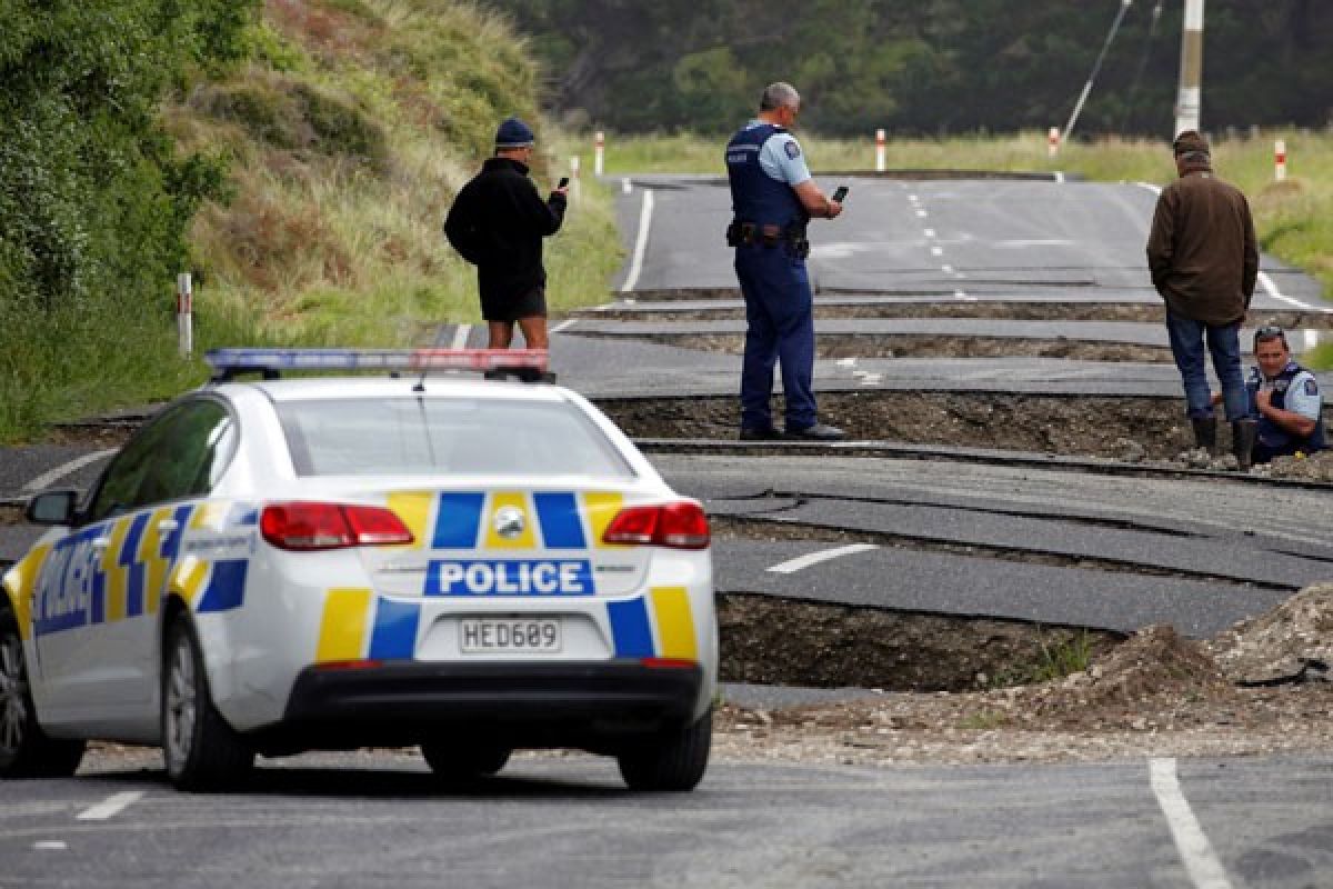 Selandia Baru mulai evakuasi wisatawan dari kota terdampak gempa