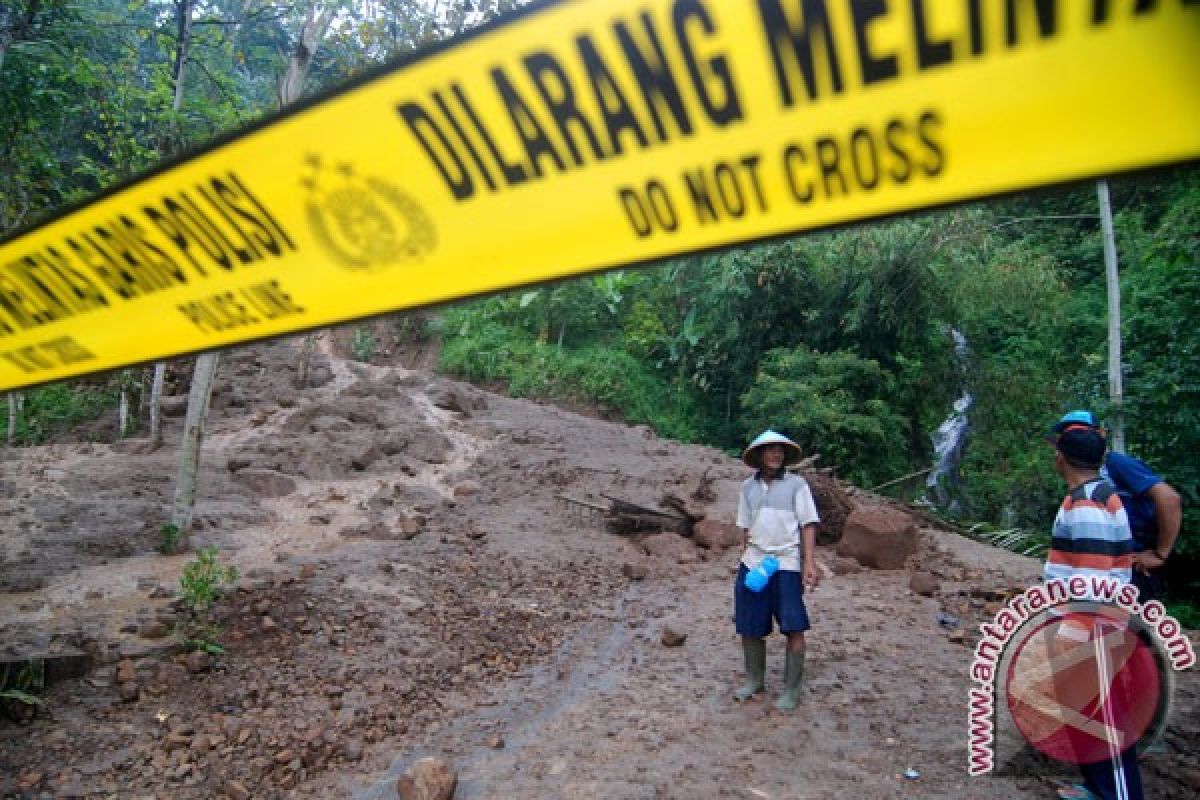 Jalur Trenggalek-Ponorogo berpotensi mengalami longsor susulan