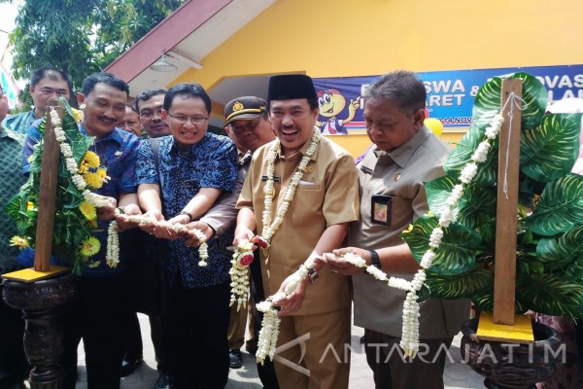 Indomaret Perbaiki Sekolah SDN Balongdowo Sidoarjo