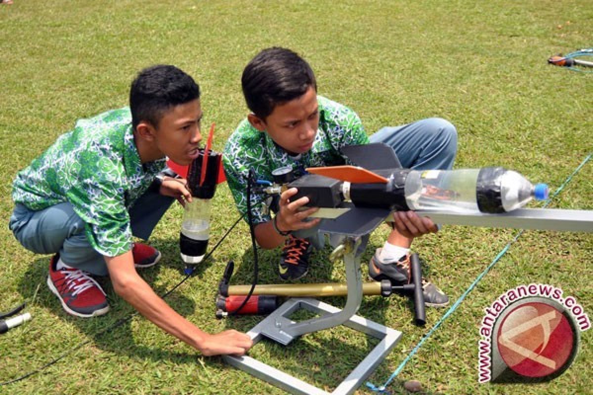 Dua Siswa Indonesia Juarai Kompetisi Roket Air Asia-Pasifik
