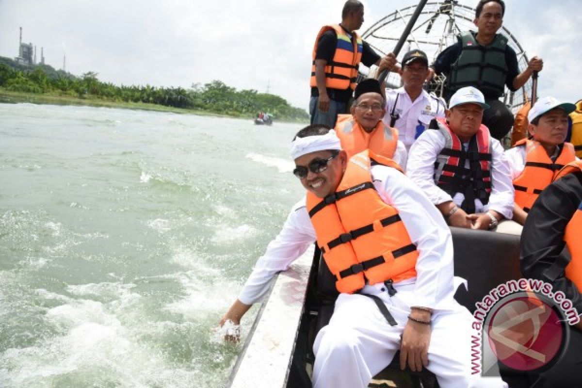 Bupati Purwakarta Bersama Dirut PJT Pantau TMA Waduk Jatiluhur