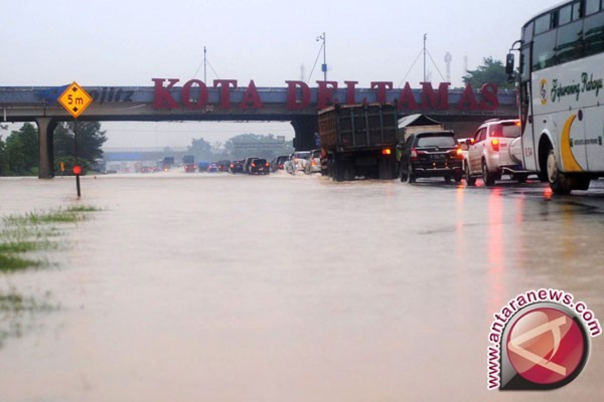 Jakarta Terendam Banjir Di Sejumlah Wilayah