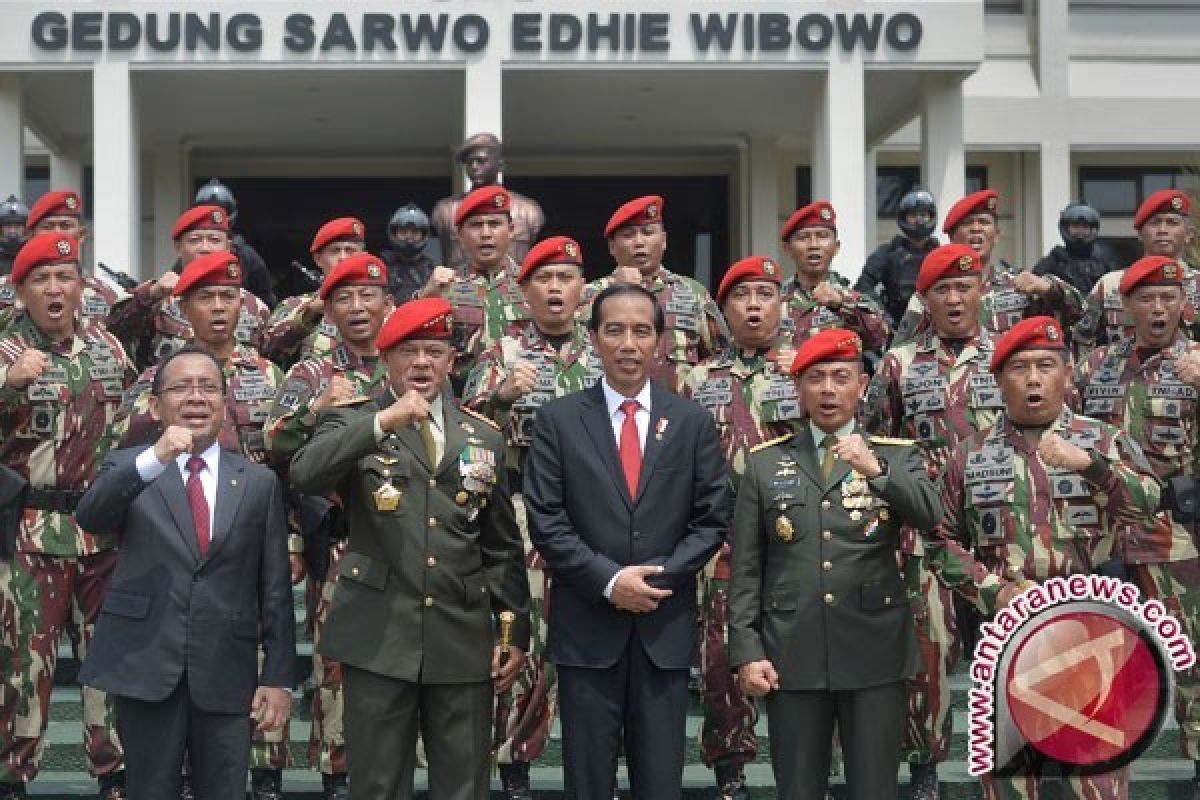 Presiden Jokowi sambangi markas Paskhas dan secapa AD