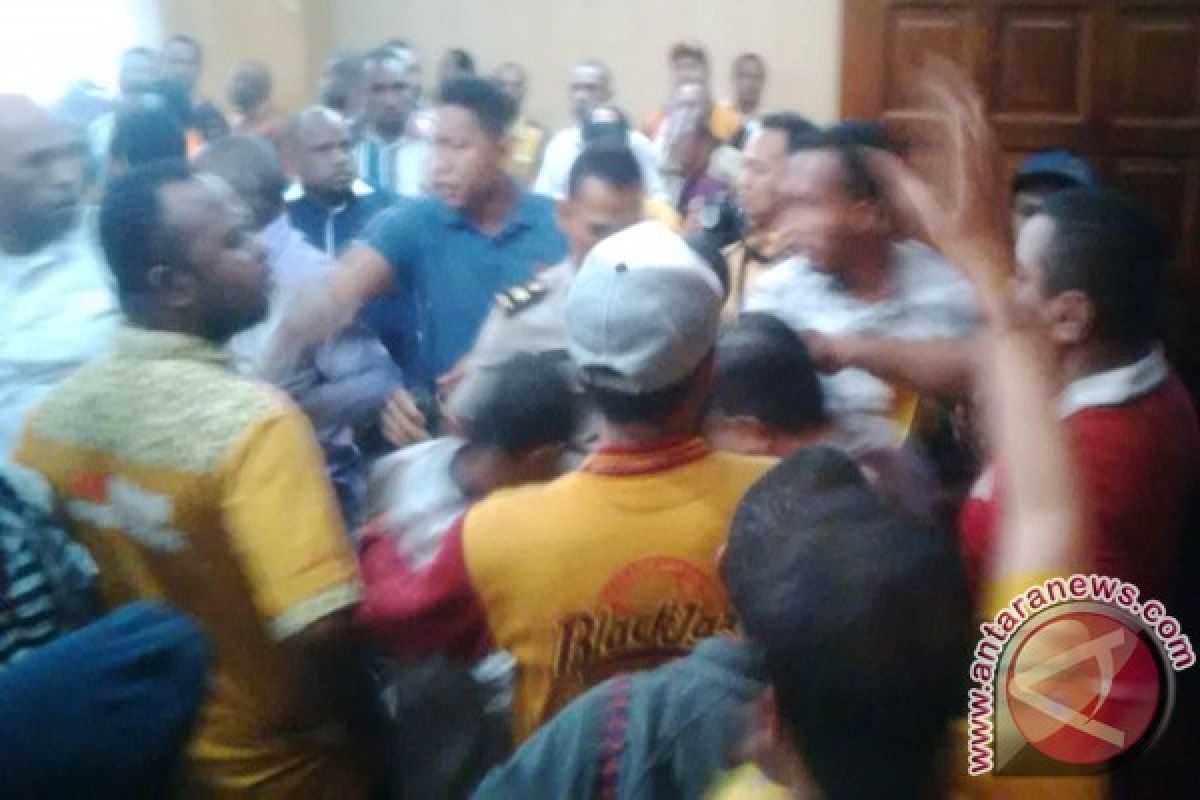 Uji kelayakan dan kepatutan Partai Hanura Papua diwarnai kericuhan  