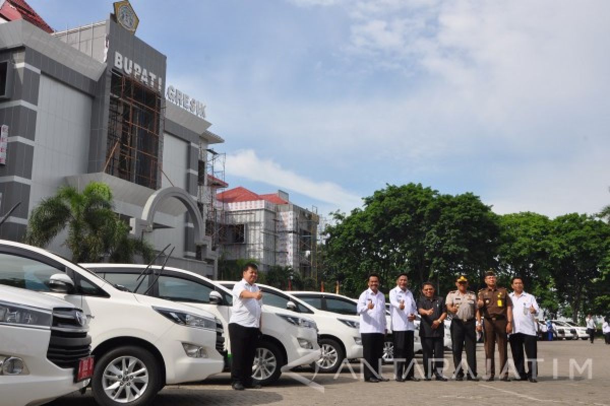 26 Puskesmas di Gresik Terima Mobil Ambulans