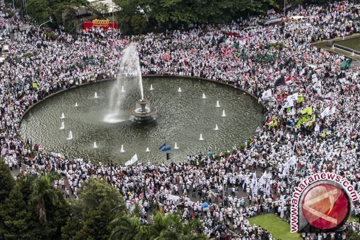 Dampak demonstrasi harus dibayar mahal