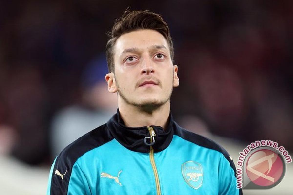 Mesut Ozil mengundurkan diri dari Timnas karena merasa "Tidak Diinginkan"