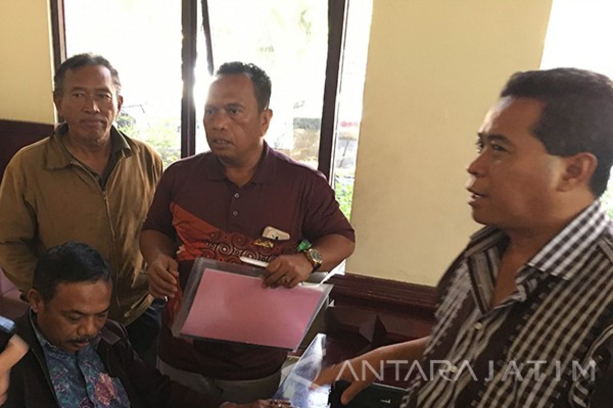 Warga Gunung Anyar Surabaya Protes Penutupan Jalan JLLT