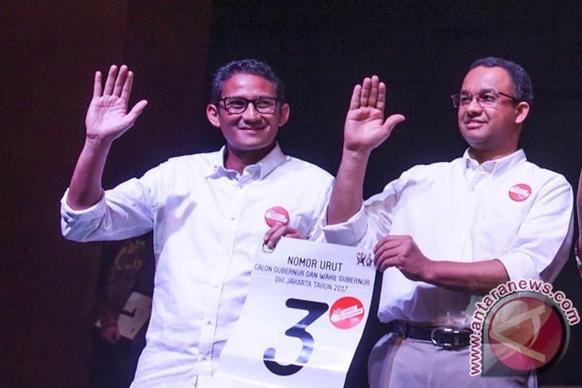 Sandiaga Disambut Meriah Pedagang