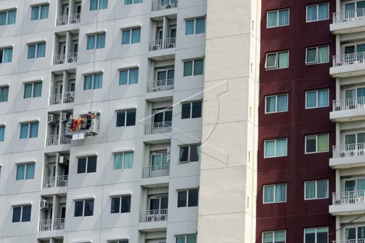 Diduga satu keluarga tewas usai terjun dari lantai 22 apartemen di Jakarta