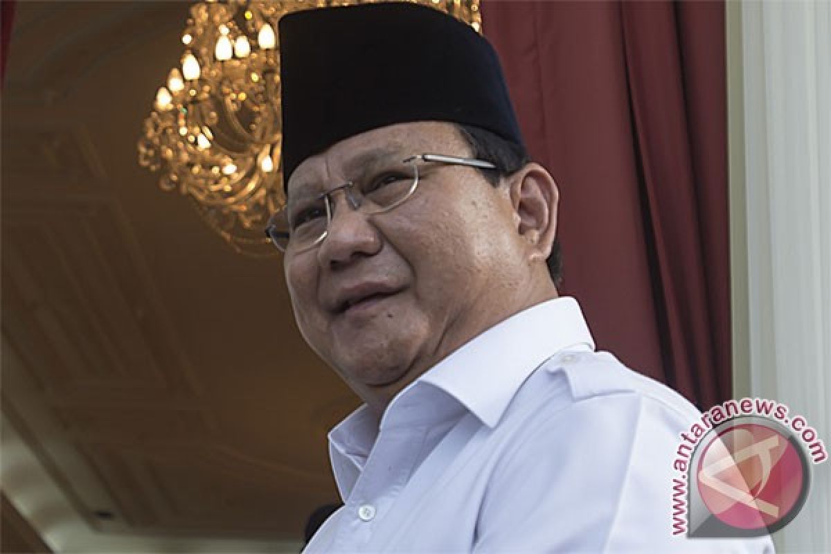 Prabowo ragukan hasil lembaga survei