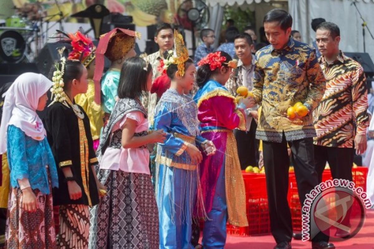 Presiden Jokowi Canangkan Gemar Makan Buah