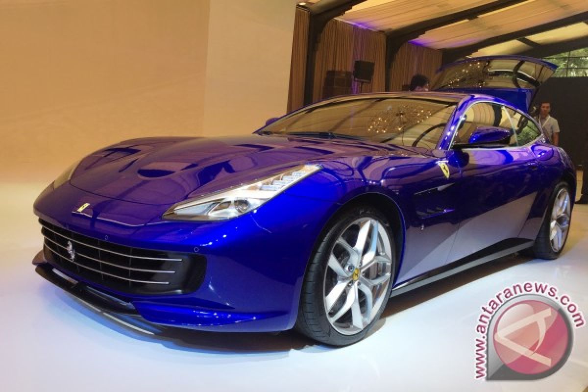 Ferrari perkenalkan supercar empat penumpang GTC4 Lusso T