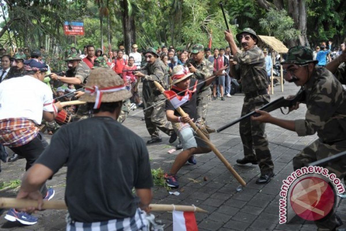 Kibarkan Bendera Merah Putih 70 Tahun Puputan Margarana