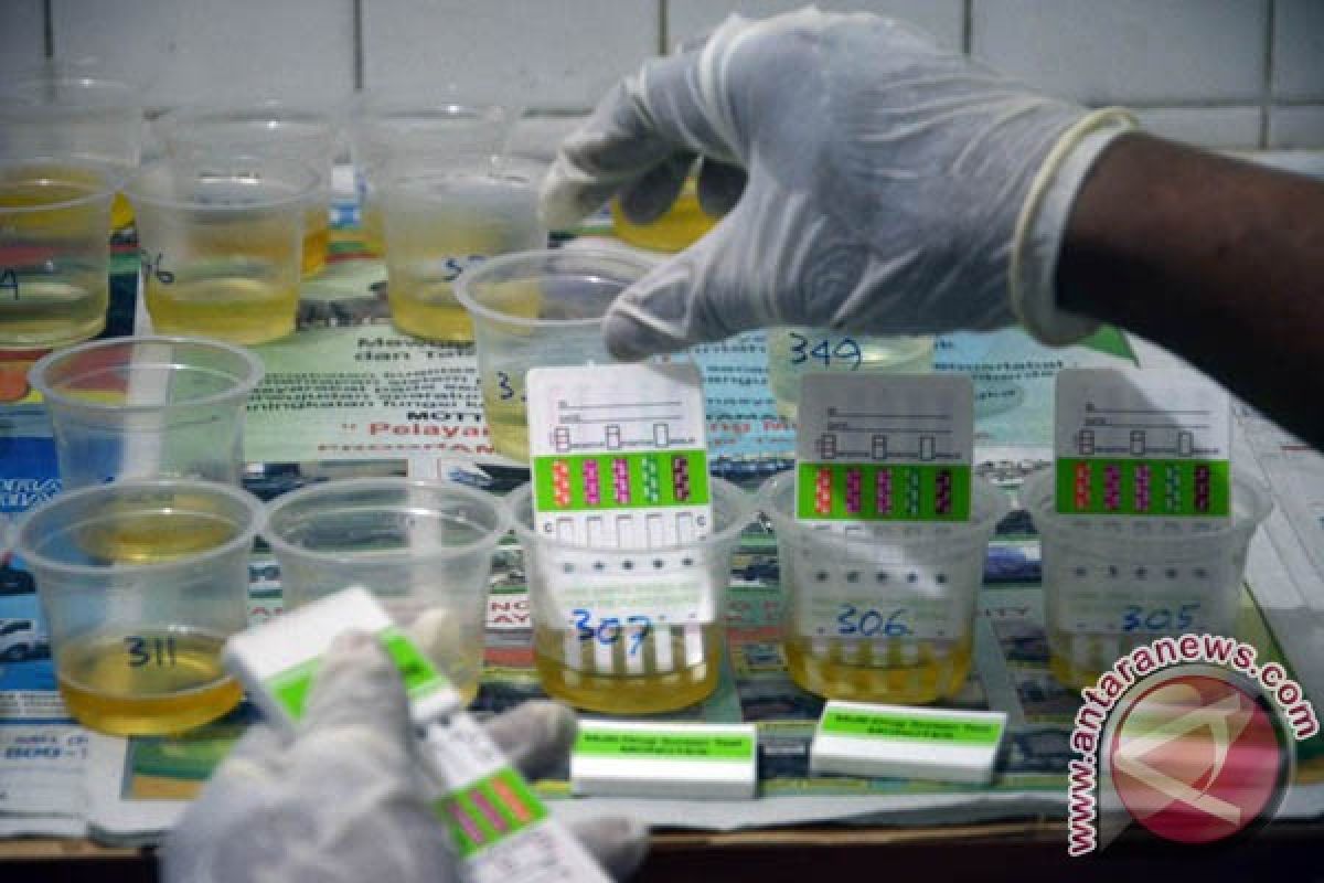 BNN Sulsel periksa urine personel Polres Pelabuhan