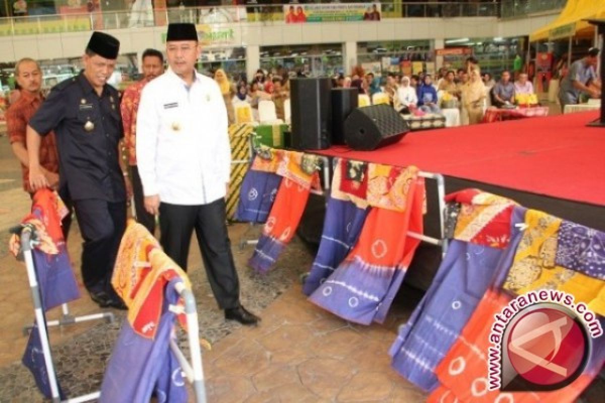 Dekranasda Gencar Promosi Batik Medan