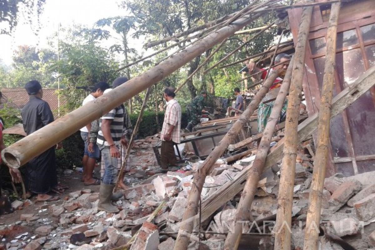 Sejumlah Rumah di Jember Rusak Akibat Gempa Bumi