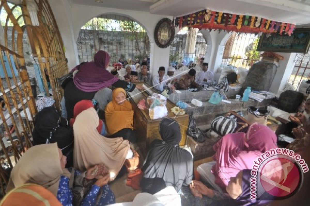 Ribuan Jamaah Syattariyah Padangpariaman Ikuti Kegiatan 'Basapa'