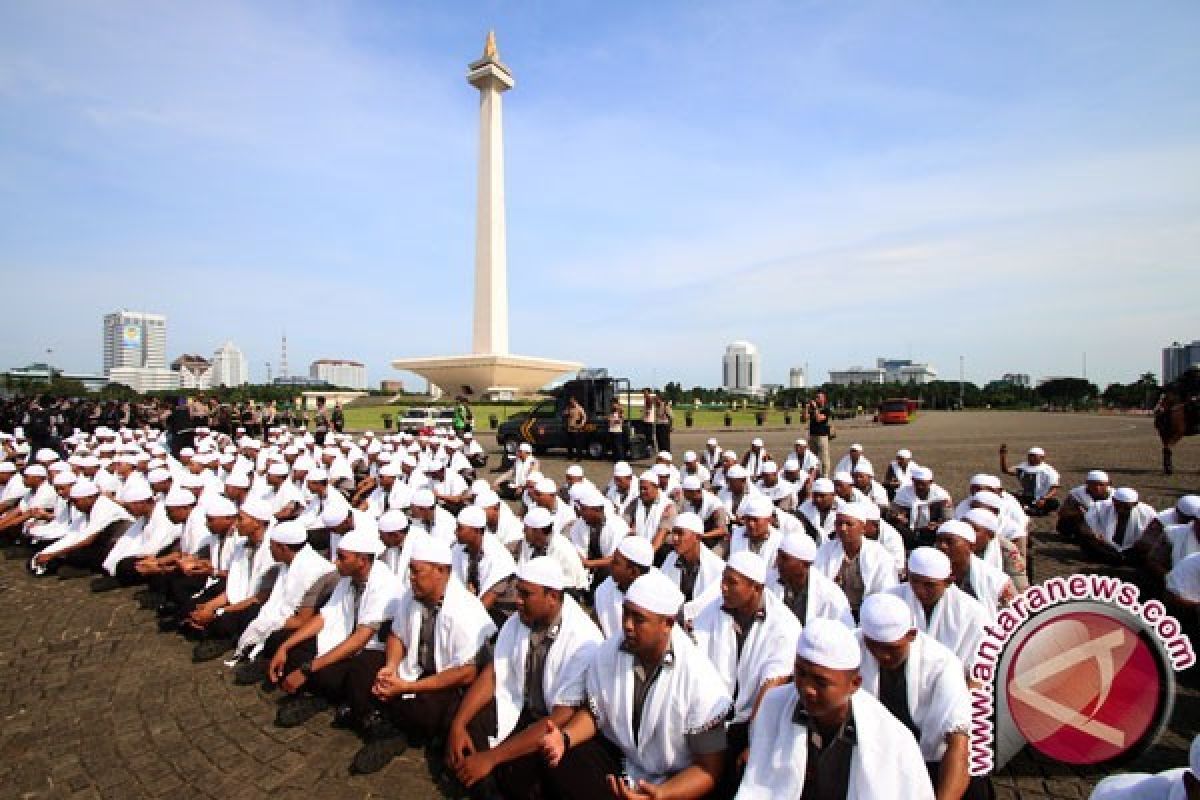 Ribuan personel TNI/Polri gelar doa bersama di Monas