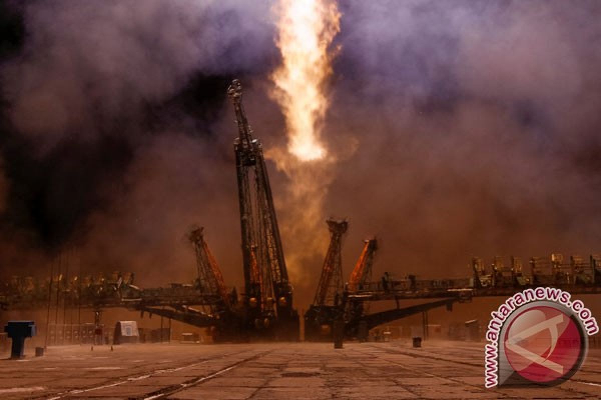 Rusia luncurkan pesawat antariksa Soyuz berawak internasional