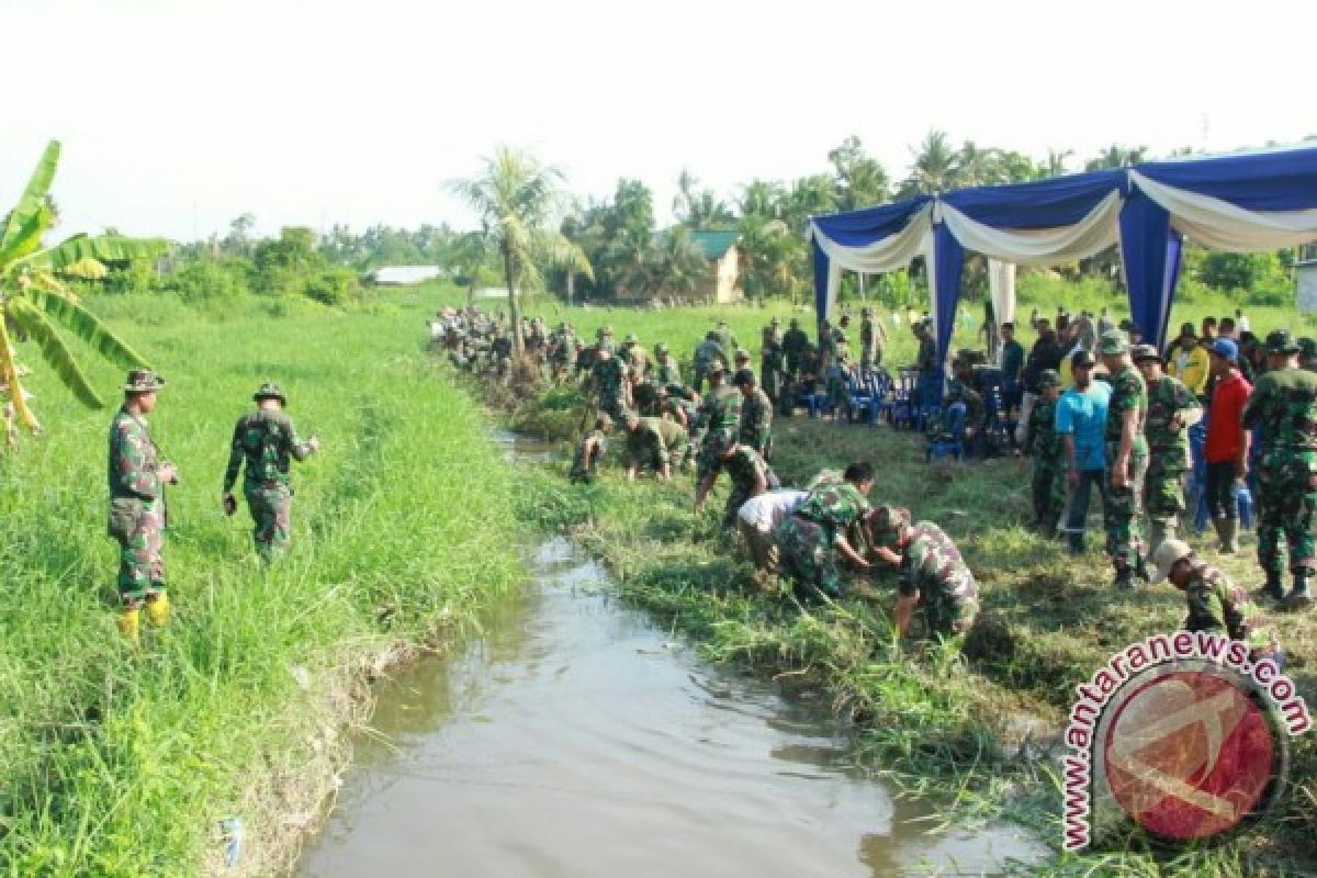 Pemkot Jambi dan TNI gotong royong normalisasi sungai 