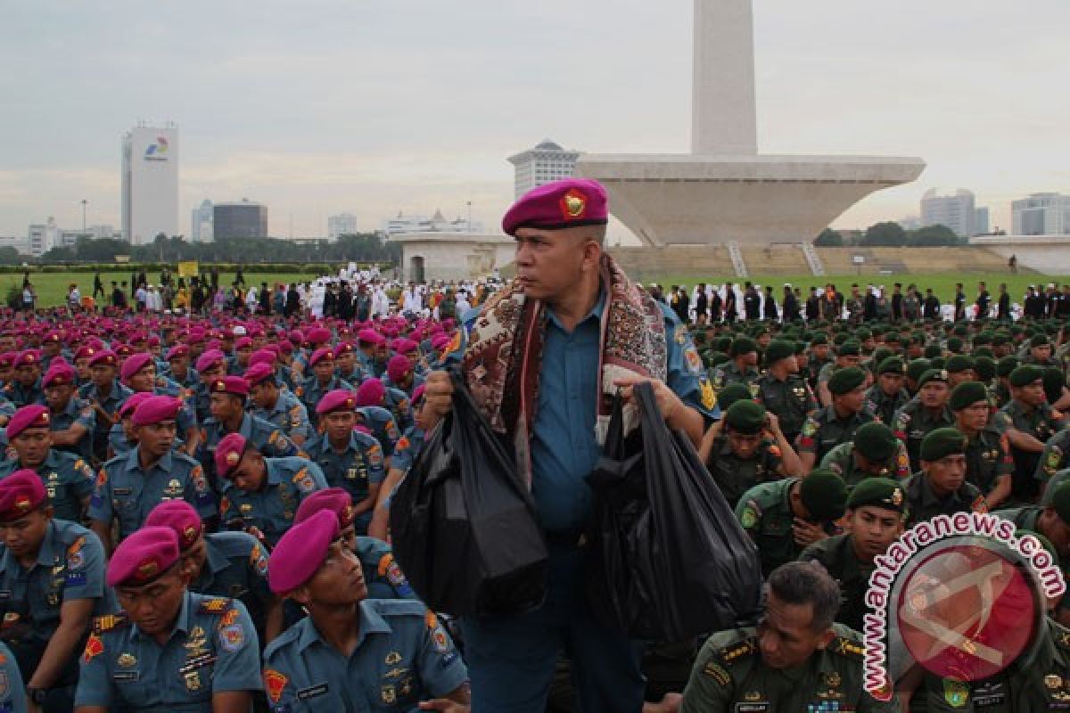 Ribuan personel TNI/Polri gelar doa bersama di Monas
