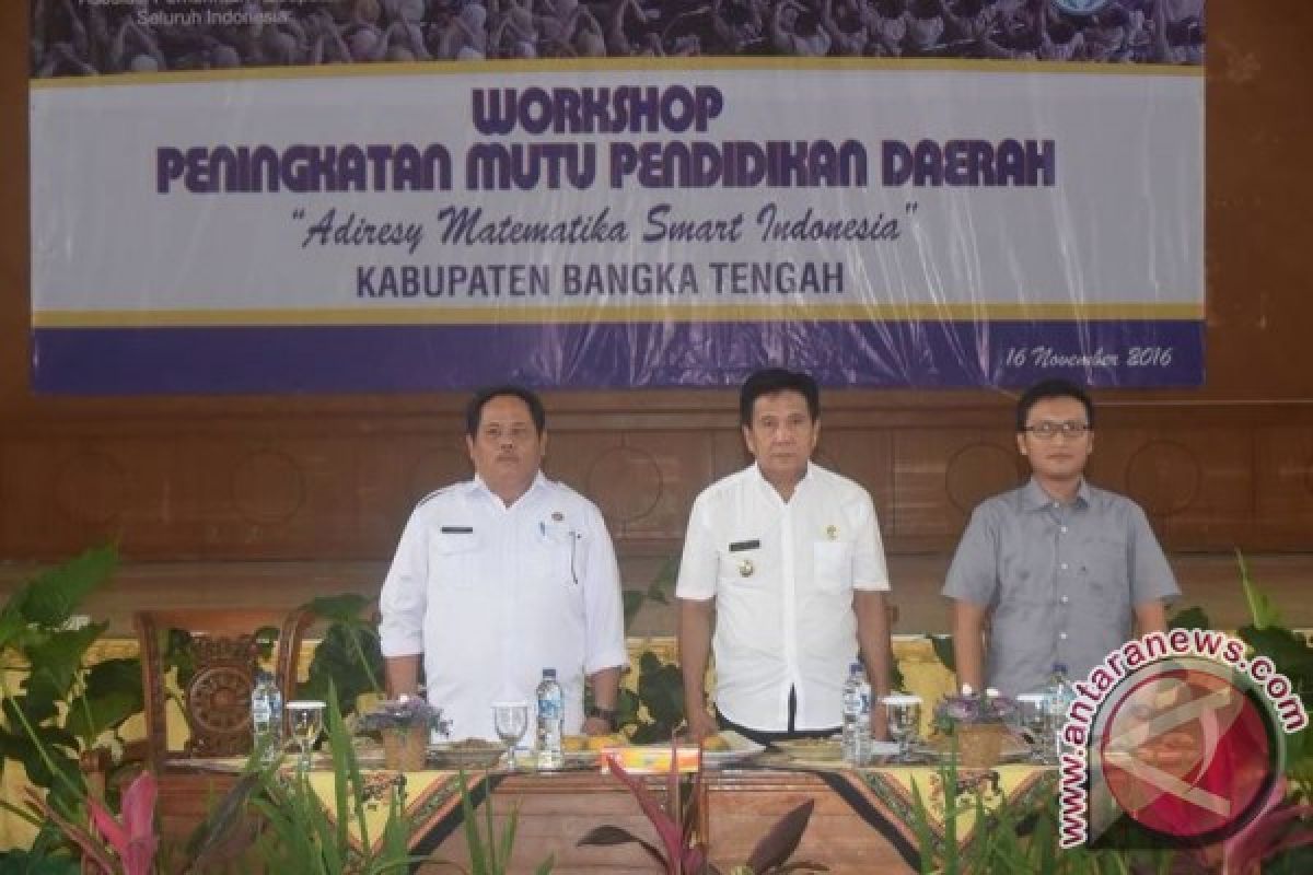 Bupati Minta Guru Lebih Cerdas Dalam Mengajar