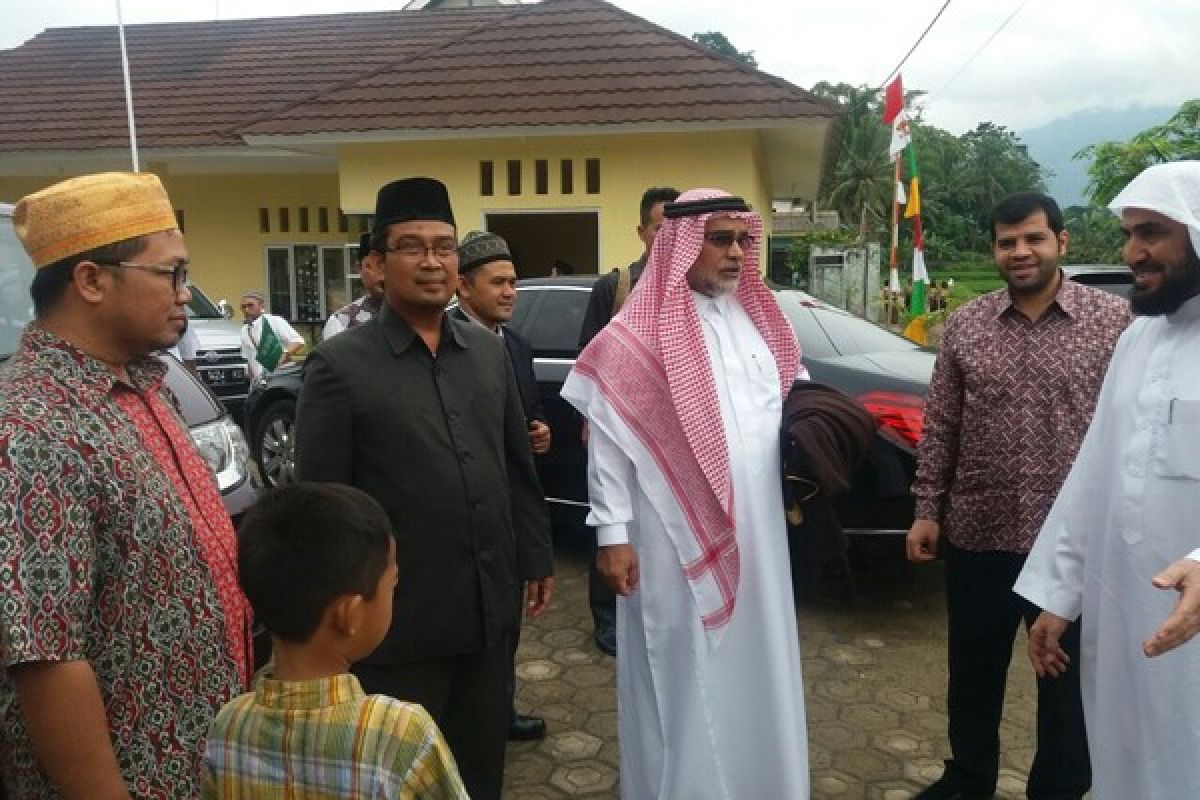Saudi ambassador inaugurates Islamic boarding school in Pandeglang