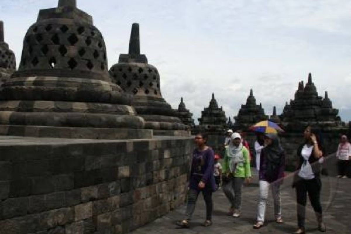 Thousands Throng Borobudur Temple