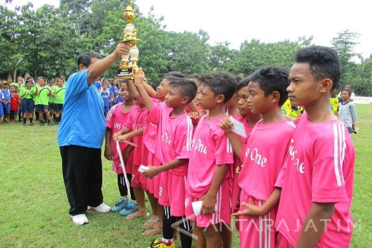 Wali Kota Kediri Dorong Anak-anak Jadi Pemain Persik     