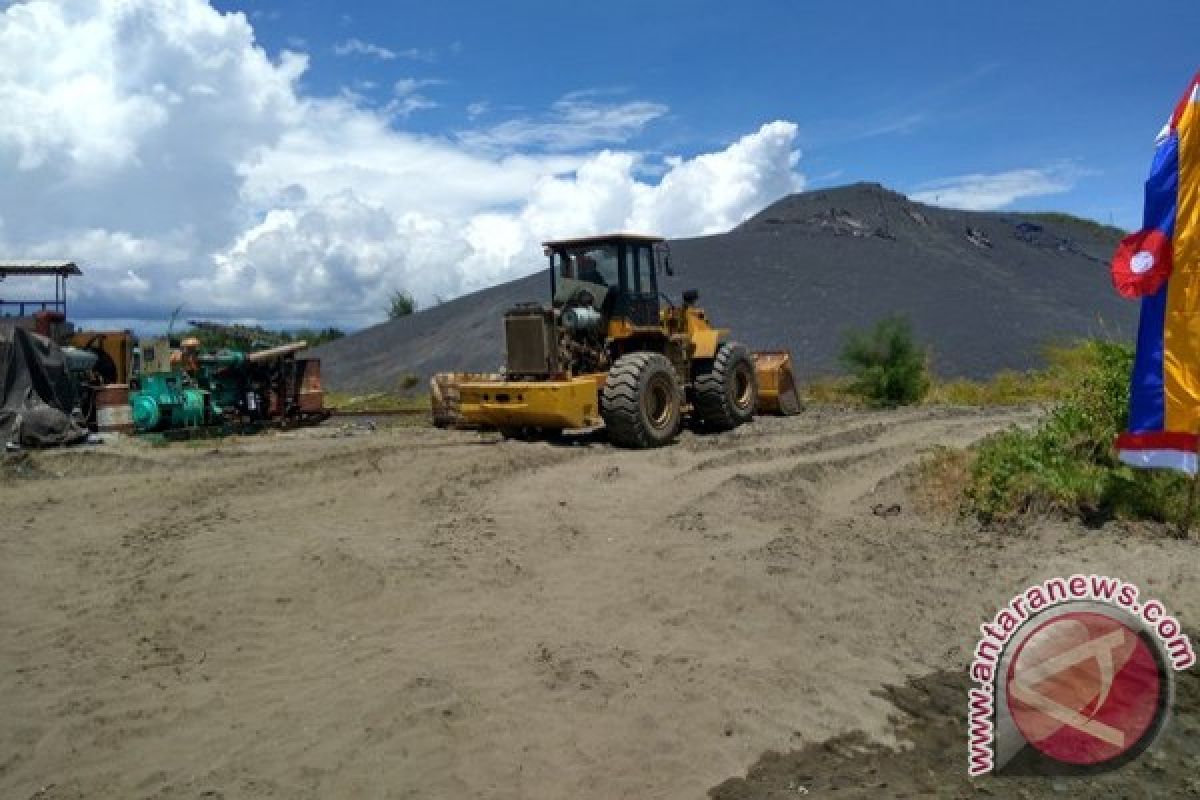 Perusahaan penambang pasir besi di Pronggo belum berikan manfaat 