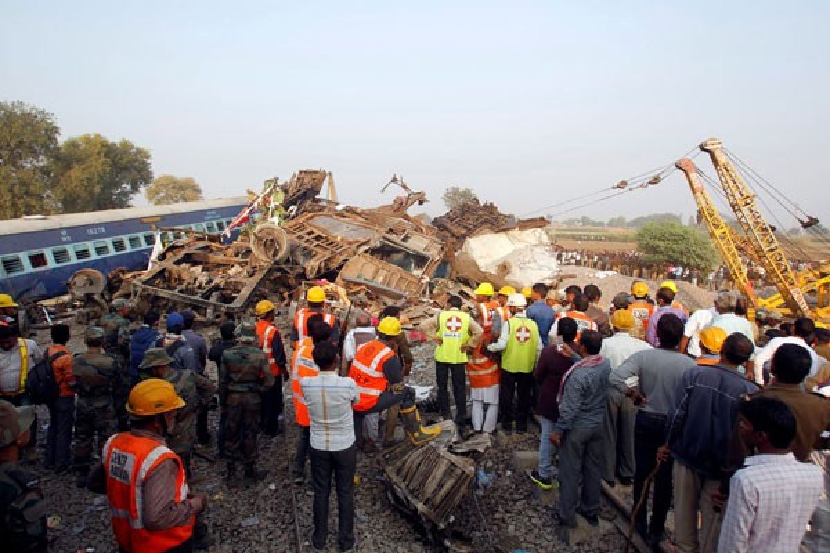 Korban tewas akibat kecelakaan kereta di India sampai 133 orang