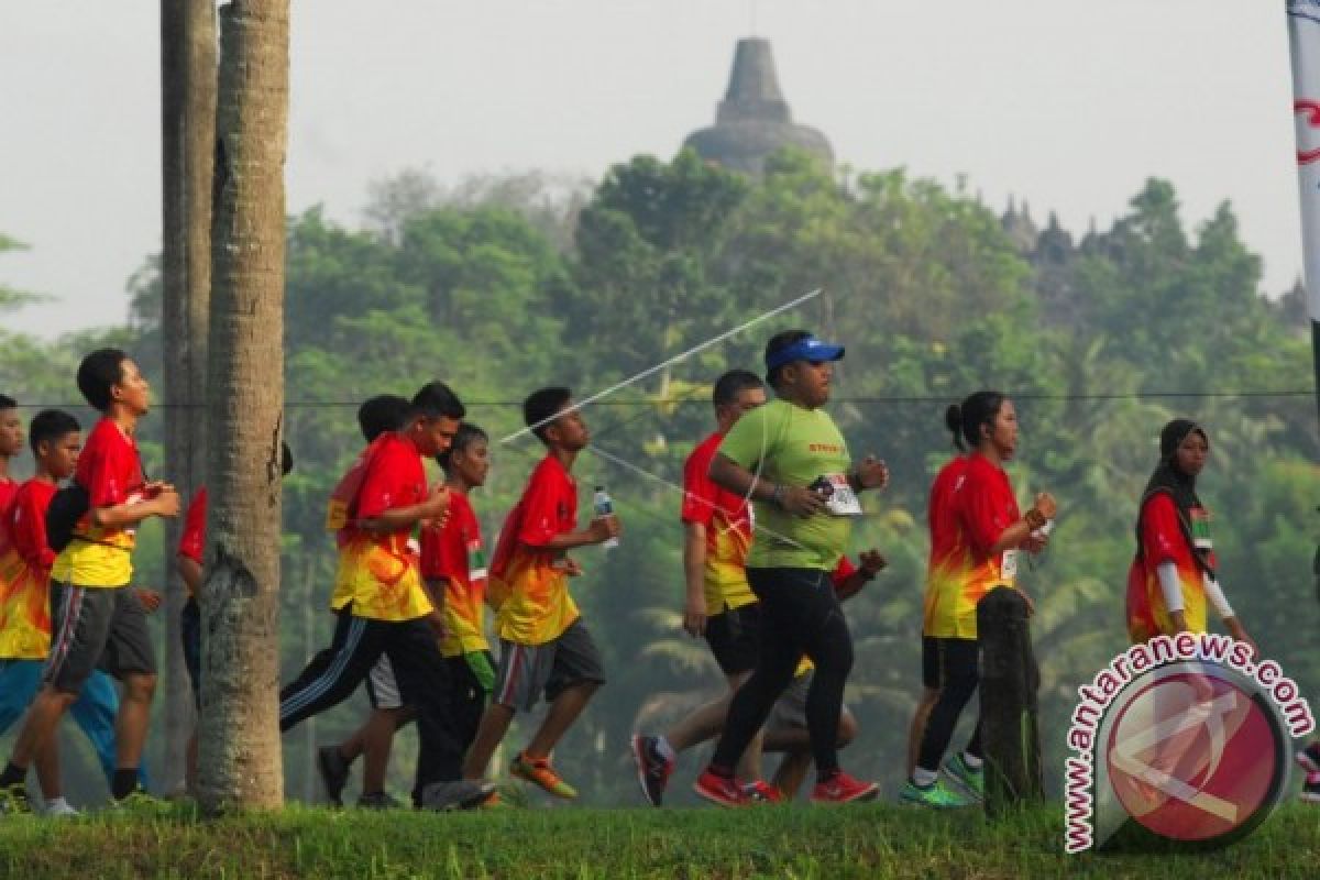 Menpora Lepas Ribuan Peserta Borobudur Marathon