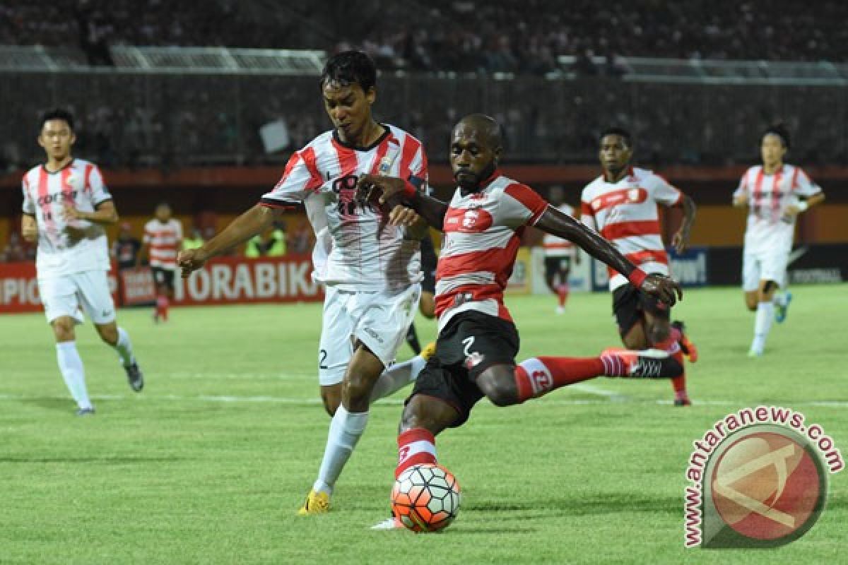 Madura United taklukkan Semen Padang 2-1