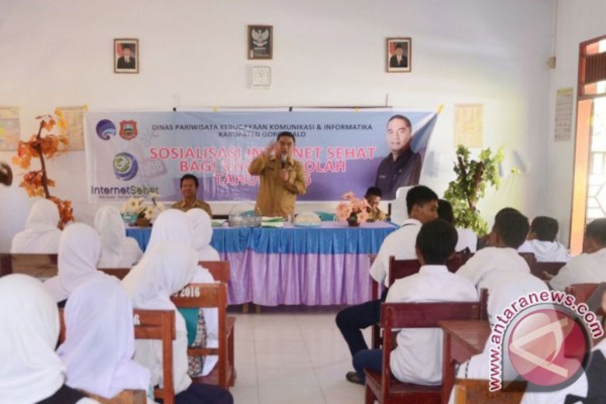 Pemkab Gorontalo Kenalkan Internet Sehat Bagi Siswa